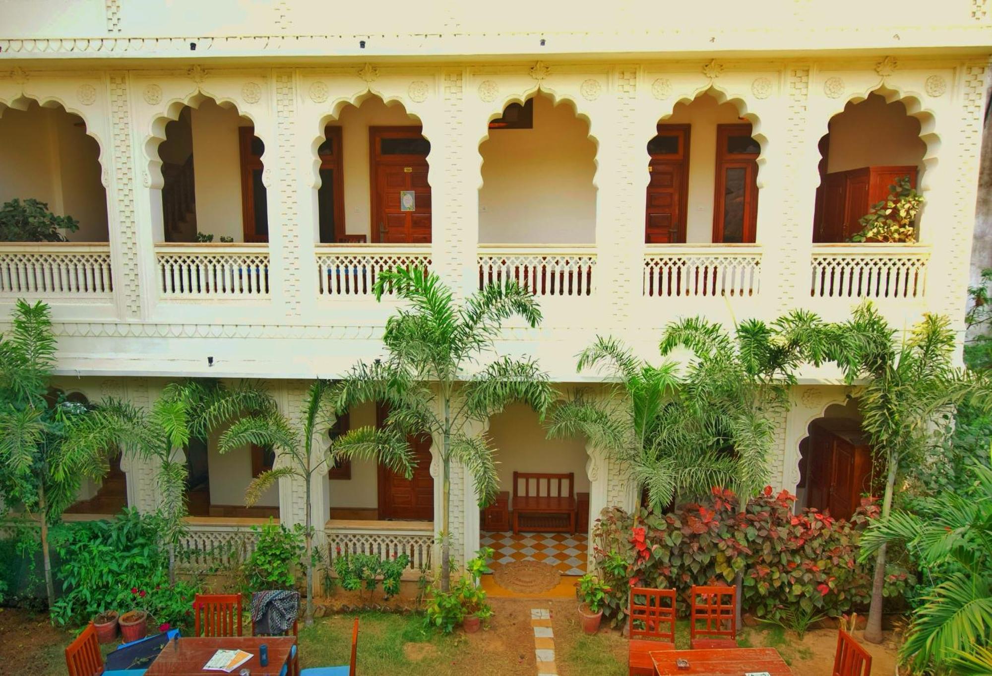 Banana Hostel Пушкар Экстерьер фото